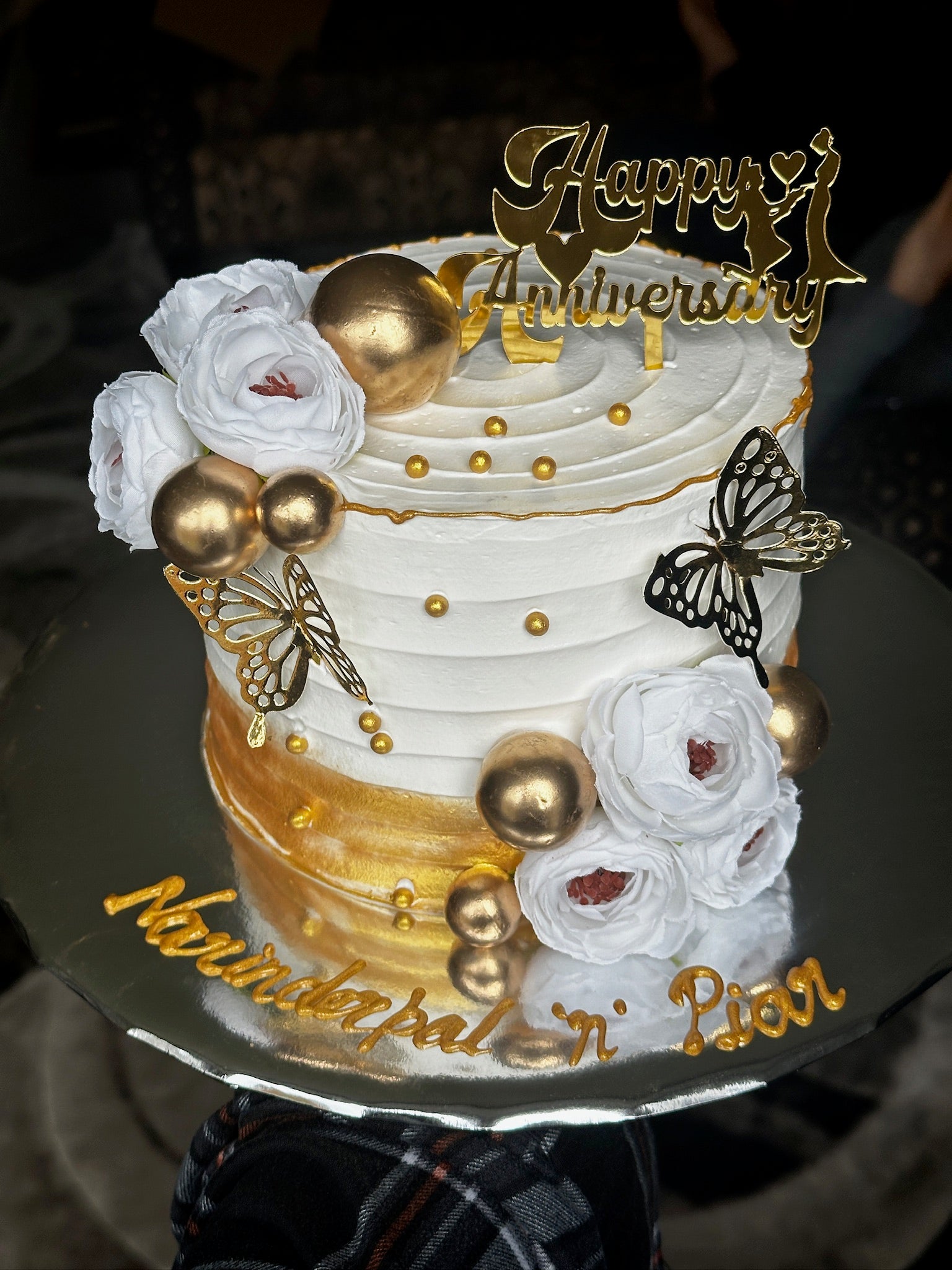 Gold & White Anniversary Cake (FL025)