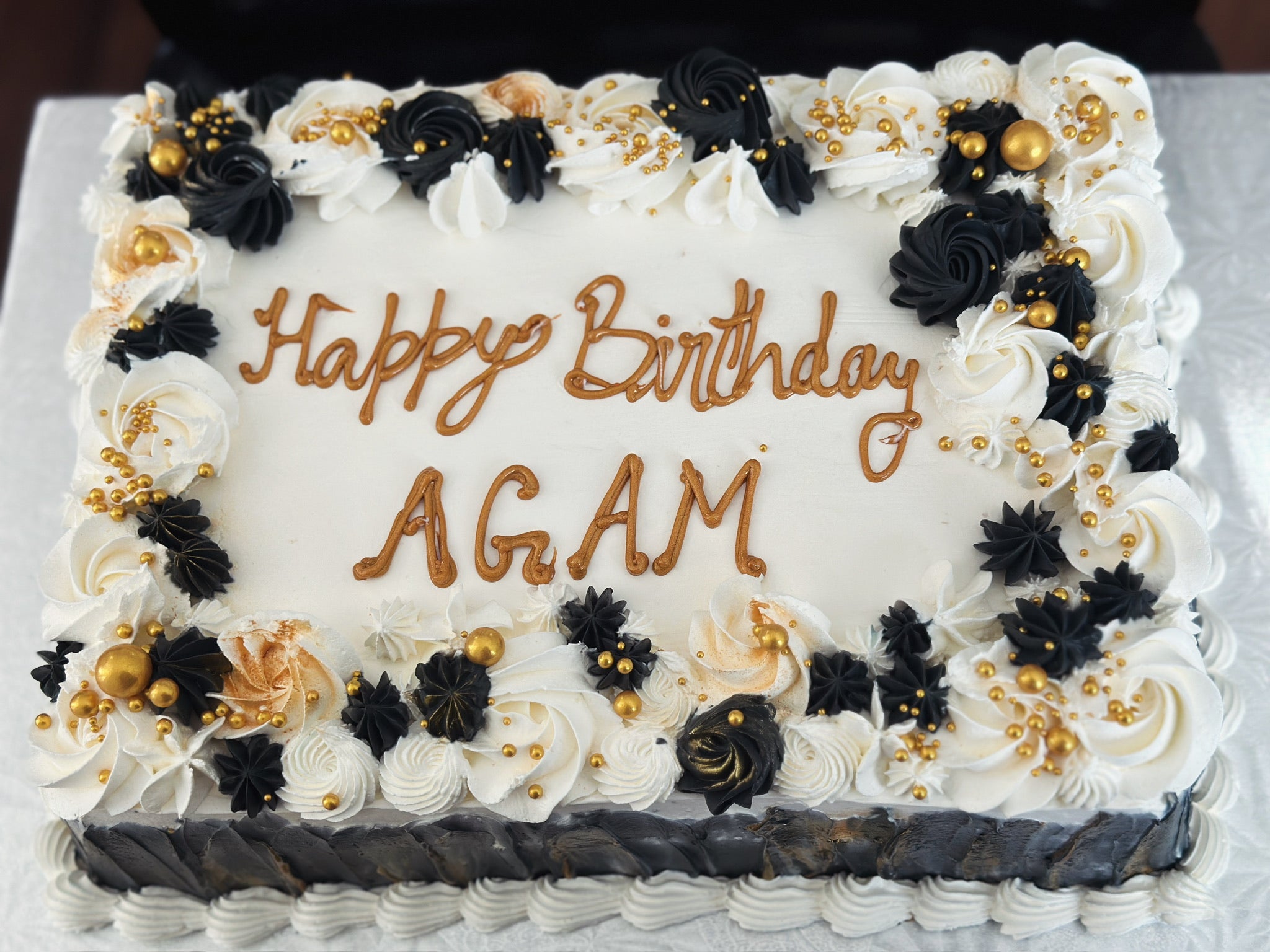 Black, White & Gold Celebration Cake (SLB001)